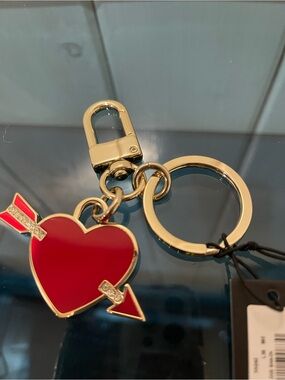 $129 Kate Spade ♠️ Love Shack Bag Charm Gold-Tone Red Heart Arrow Key Ring NWT